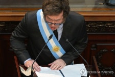 아르헨 밀레이, 국정연설에서 주지사들에게 5월 협약 제안