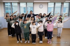 초1 이제 학원뺑뺑이 대신 늘봄학교로…2천700개교서 시행
