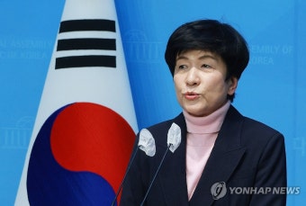 채용비리 의혹 관련 입장 밝히는 김영주 국회부의장
