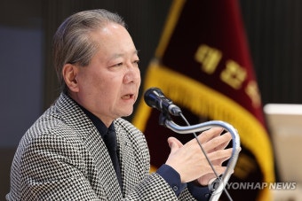 브리핑 하는 주수호 의협 홍보위원장