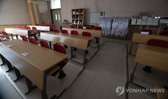 개강일, 불꺼진 의과대학 강의실
