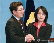 손 맞잡은 김용태-김현아