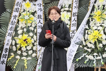 고 오현경 영결식에서 인사말하는 오지혜