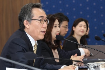 발언하는 조태열 외교부 장관