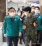 공군항공우주의료원 방문한 신원식 장관