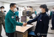 공군항공우주의료원 방문한 신원식 장관