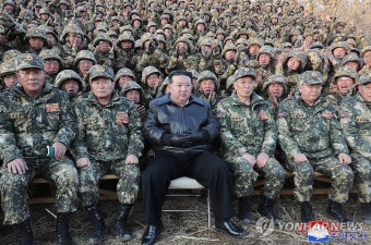김정은, 軍훈련장 찾아 