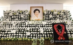 서울대병원 장례식장에 마련된 손명순 여사 빈소