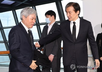 손명순 여사 빈소 찾은 조국 대표