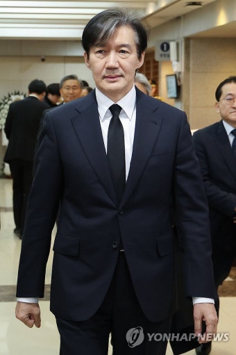 손명순 여사 빈소 나서는 조국 대표