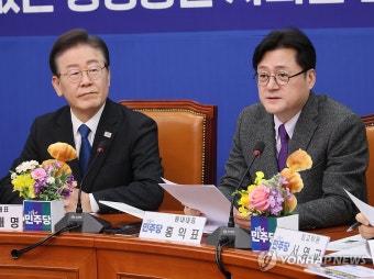 발언하는 홍익표 원내대표