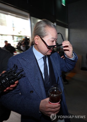 휴대전화 포렌식 참관 위해 경찰출석하는 주수호 의협 홍보위원장