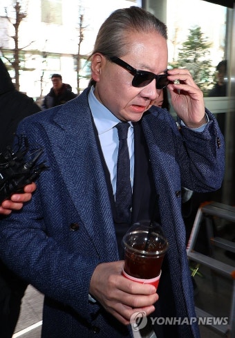주수호 의협 홍보위원장, 휴대전화 포렌식 참관 위해 경찰출석