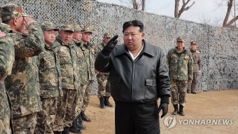 김정은, 대연합부대 포사격 훈련 지도
