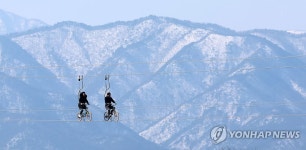 하늘 자전거 타고 봄 마중