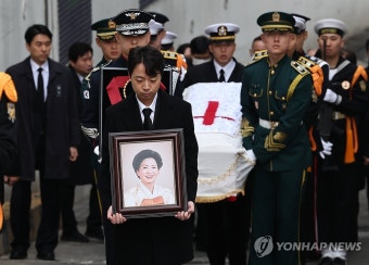 고 손명순 여사, 발인