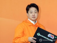 회의참석하는 이준석 대표