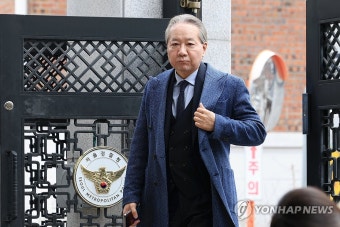 주수호 위원장, '제약회사 직원 의사집회 동원' 게시자 고소인 조사 출석