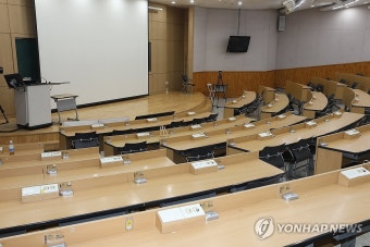 텅 빈 의대 강의실