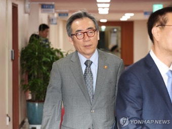 국무회의 입장하는 조태열 외교부 장관