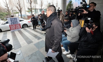 경찰 출석하는 박명하 의협 비대위 조직강화위원장