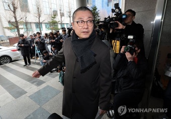경찰 출석하는 박명하 의협 비대위 조직강화위원장
