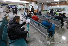 접수 대기하는 내원객들