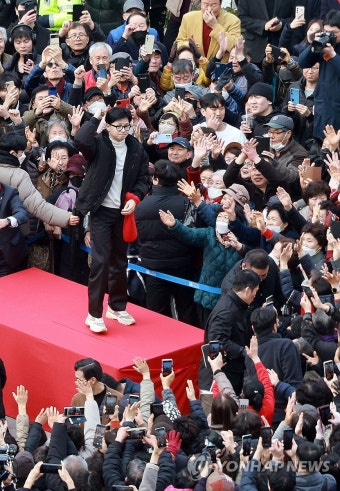 영등포 거리인사 나선 한동훈 비대위원장