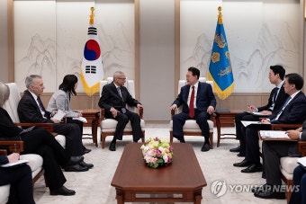 대통령실 참모들, 수감된 윤석열 전 대통령과 접견