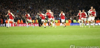 아스널, 승부차기 끝에 포르투 꺾고 14년 만의 UCL 8강 진출