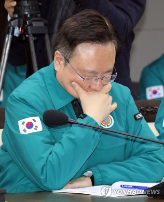 생각에 잠긴 조규홍 복지부 장관