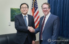 미국 하원 세입위 무역소위원장 만난 정인교 본부장