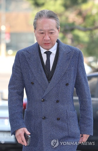 경찰 출석하는 주수호 의협 비대위 언론홍보위원장