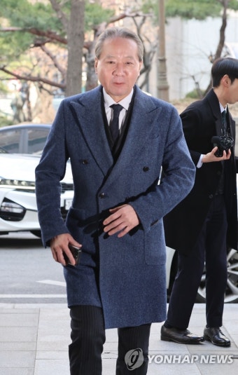 경찰 출석하는 주수호 의협 비대위 언론홍보위원장