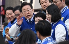 으능정이 거리 방문한 이재명 대표