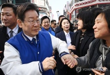 으능정이 거리 방문한 이재명 대표