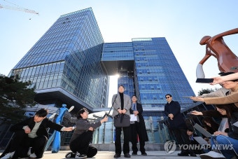 의대 증원 취소 1심 집행정지 심문 앞두고 입장 밝히는 의대 교수들