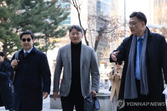 의대 증원 취소 1심 집행정지 심문 출석하는 김창수 비대위원장