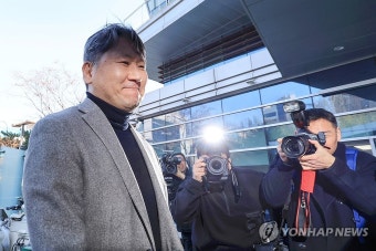 김창수 전의교협 비대위원장, 의대 증원 취소 1심 집행정지 심문 출석