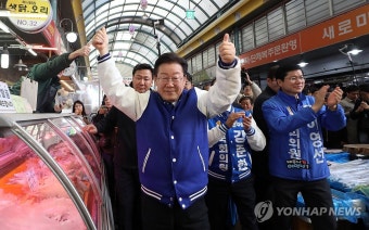 세종전통시장 방문한 이재명 대표