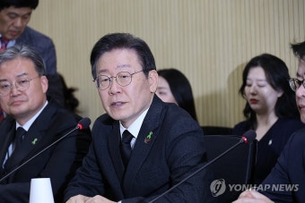 오송 지하차도 참사 유가족 및 피해자와 면담하는 이재명 대표