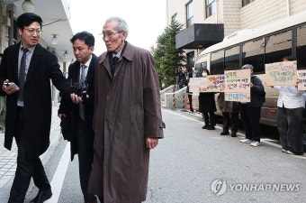 '강제추행 혐의' 1심 선고공판 출석하는 오영수