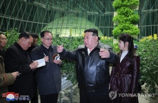 북한 김정은, 딸 주애와 강동종합온실 준공식 참석
