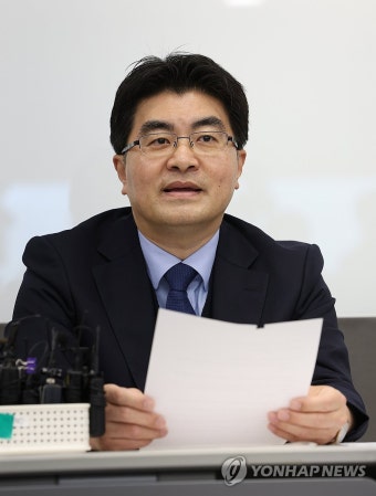 발언하는 방재승 비대위원장