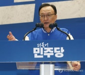 발언하는 이해찬 선대위원장