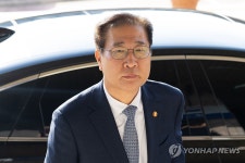 출근하는 박성재 장관