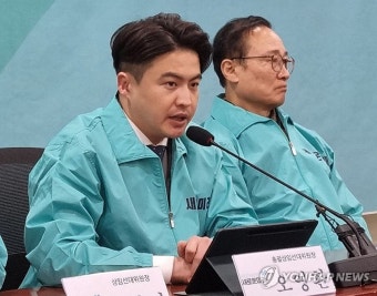 발언하는 오영환 총괄상임선대위원장