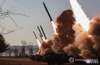 북한 김정은, 초대형방사포 사격훈련 지도