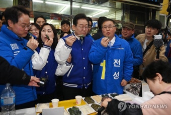 전통시장 방문한 이재명 대표