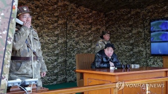 김정은, '초대형 방사포' 사격훈련 지도